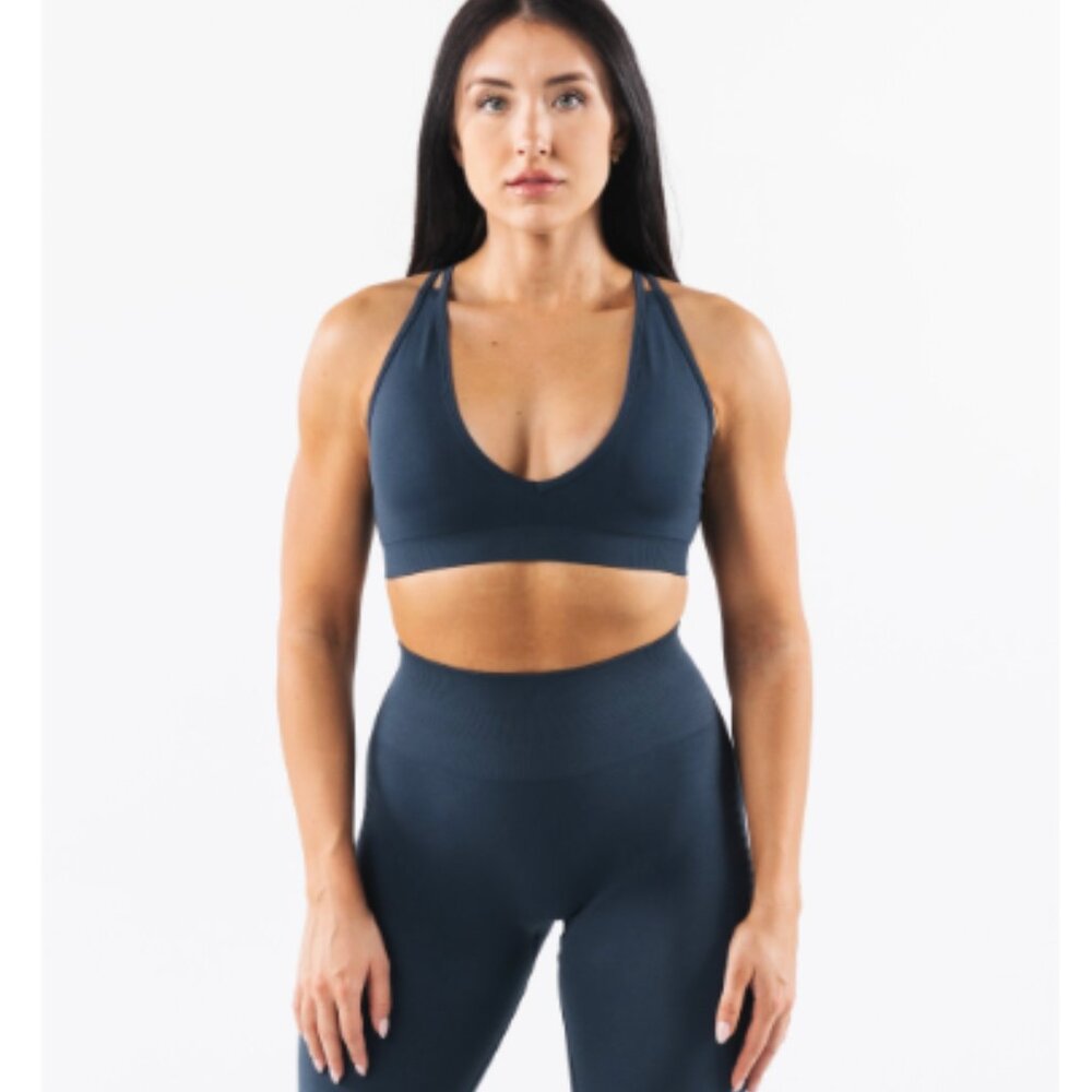 Alphalete Amplify Deep V Bra